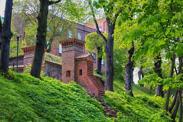 Gdansk Taki Tepedeki Tarihi Kırmızı Tuğlaların Kapılarının Görüntüsü Polonya — Stok fotoğraf