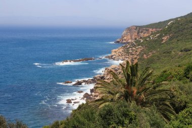 Atlas Okyanusu ve Fas kıyılarının güzel manzarası, Cape Spartel yakınlarında..