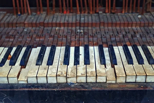 Keyboard Old Vintage Piano Ruined Condition — Stock Photo, Image