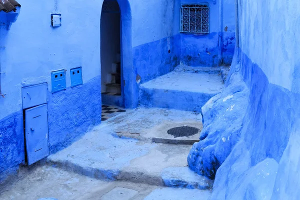 Chefchaouen, Fas 'taki Medine' nin mavi duvarlarının manzarası. Chaouen olarak da bilinen şehir, binalarının mavi tonlarıyla ünlüdür ve bu Şef 'i ziyaretçiler için çok çekici kılar..