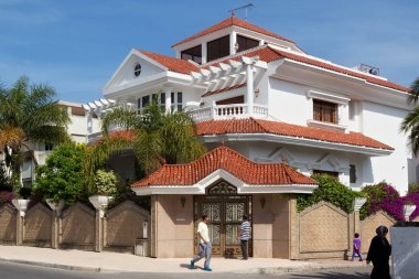 TANGIER, MoroCCO - 27 Mayıs 2017: Tangier 'in banliyösündeki konut binalarından birinin görüntüsü.