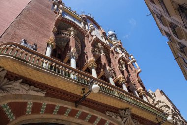 BARCELONA, SPAIN - 15 Mayıs 2017: Katalan Müzik Sarayı manzarası (Katalanca Palau de la Musica Catalana). 1905 ve 1908 yılları arasında modernist tarzda tasarlanmış bir konser salonu..
