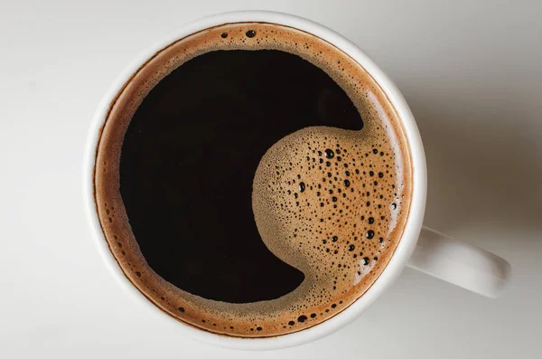 Bir Fincan Kahvenin Üst Görüntüsü Kırpma Yolu Ile Beyaz Arka Stok Fotoğraf