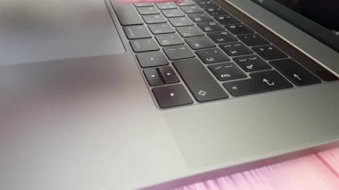 yavaş hareket eller klavye