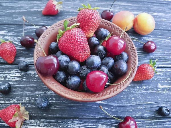 yaban mersini, Çilek Kayısı eski siyah ahşap kiraz