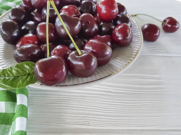 Cherry Plate White Wooden — Stock Photo, Image