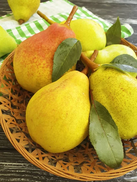 Pear Ripe Black Wooden Background Fall Harvest — Stock Photo, Image