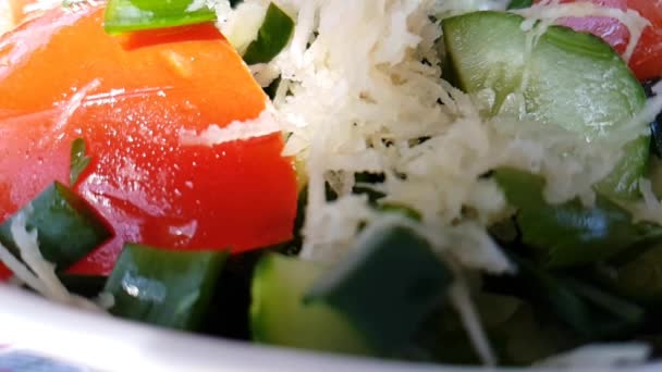 Komkommer Salade Bleekselderij Tomaten Slow Motion Shot — Stockvideo