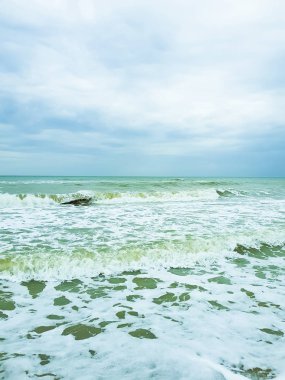 Sahilde güzel deniz fırtınası