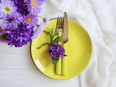 tabak, çatal, bıçak, Krizantem çiçeği ahşap zemin, sonbahar