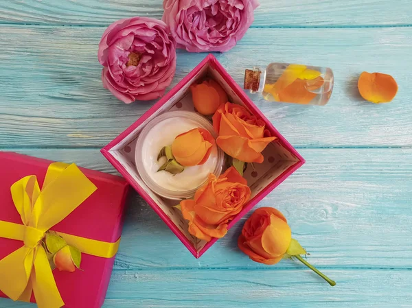 Extracto Esencia Caja Regalo Crema Cosmética Rosa Naranja Fresca Sobre — Foto de Stock