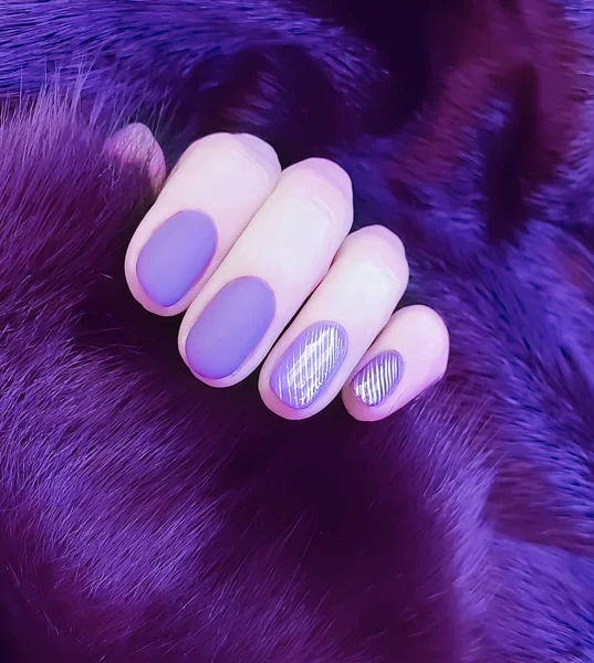 Ręka Manicure Futra — Zdjęcie stockowe