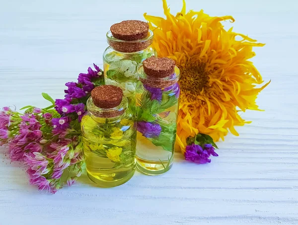 Cosmetic Essence Flowers Wooden Background — Stock Photo, Image