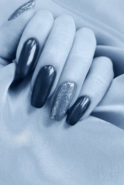 El manikür ipek kumaş