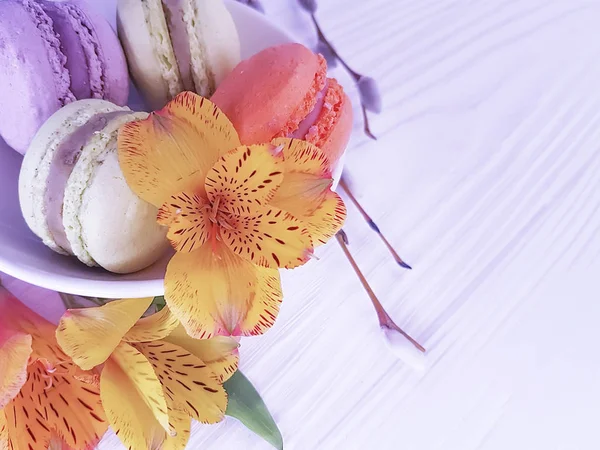 Pastel Flor Sobre Fondo Madera — Foto de Stock