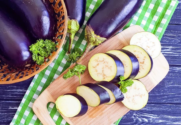 Eggplant Sliced Wooden Background Wooden Background — Stock Photo, Image