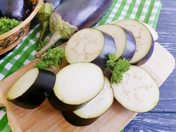 Eggplant Sliced Wooden Background Wooden Background — Stock Photo, Image