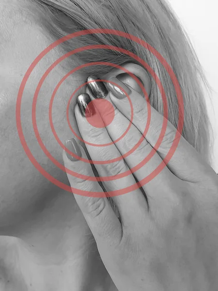 Frau Verletzt Ohr Hörverlust — Stockfoto