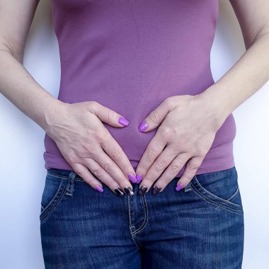 kadın karın ağrısı belirti sistit