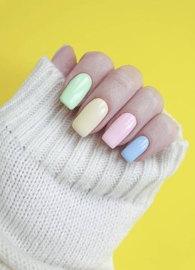 el renkli manikür kazak