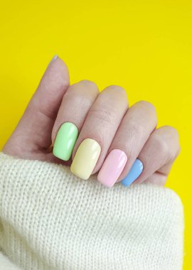 el renkli manikür kazak