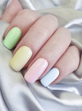 kadın el, güzel manikür, ipek