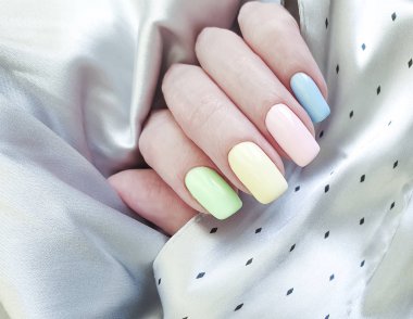 kadın el, güzel manikür, ipek