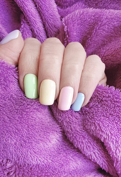 Futro Kobiece Piękny Ręka Manicure — Zdjęcie stockowe