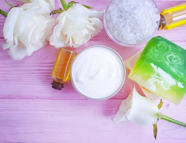 kozmetik krem, gül çiçek, tuz, sabun ahşap bir pembe