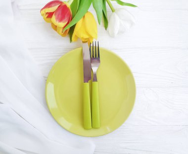 ahşap arka plan lale çiçek plaka