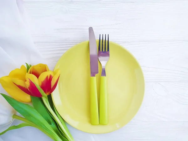 Placa Flor Tulipán Sobre Fondo Madera —  Fotos de Stock