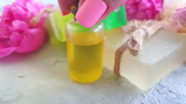 Mano Manicura Aceite Jabón Flor Peonía — Vídeos de Stock