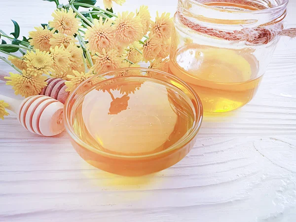 Fresh Honey Chrysanthemum Flower White Wooden Background — Stock Photo, Image