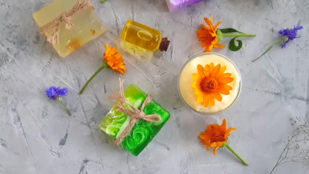 Grädde Kosmetiska Blomma Calendula Slow Motion — Stockvideo