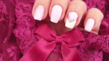 kadın el güzel manikür dantel