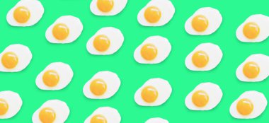 renkli bir arka plan üzerinde kızarmış yumurta deseni