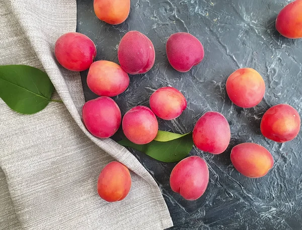 Fresh Peaches Concrete Background — Stock Photo, Image