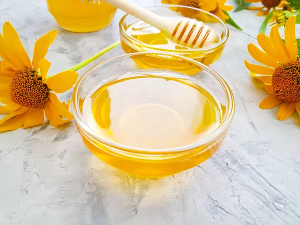 Frische Honigblumen Ringelblume Auf Betongrund — Stockfoto