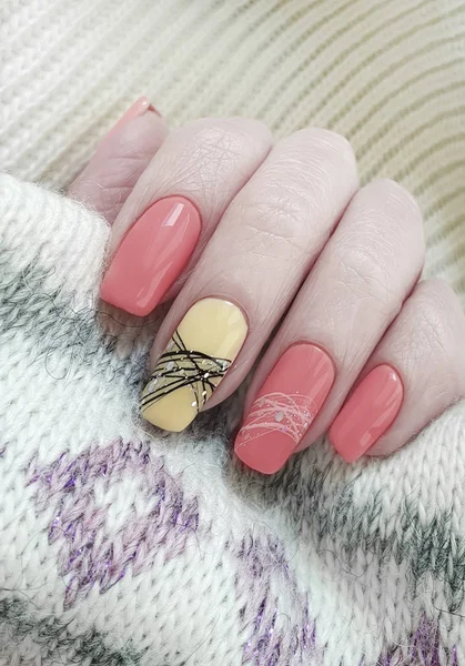 Vrouwelijke Hand Mooie Manicure Nagels Trui — Stockfoto