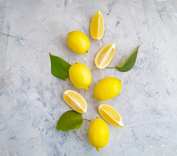 Beton Zemin Üzerinde Taze Limon — Stok fotoğraf