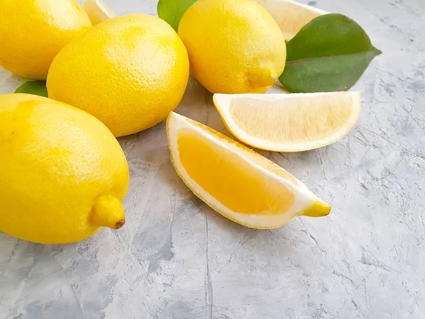 Frische Zitrone Auf Betongrund — Stockfoto
