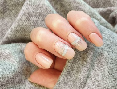 Kadın el tırnağı Güzel manikür süveter