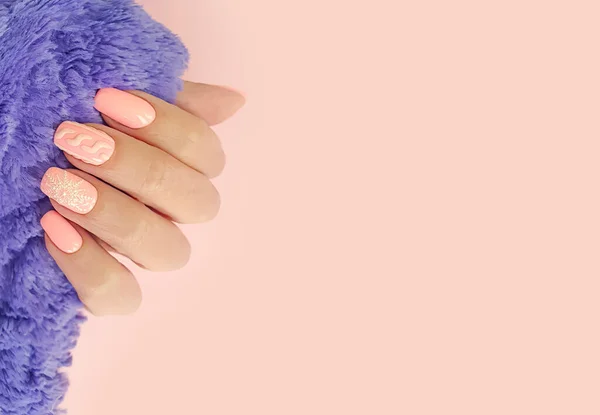 Unha Mão Feminina Bela Camisola Manicure — Fotografia de Stock