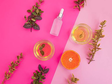 Kozmetik krem, renkli arka planda turuncu.