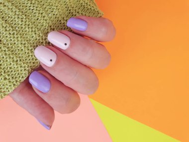Kadın el tırnağı Güzel manikür süveter