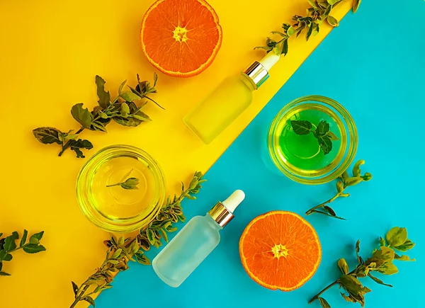 Kosmetisk Kräm Olja Orange Grå Bakgrund — Stockfoto