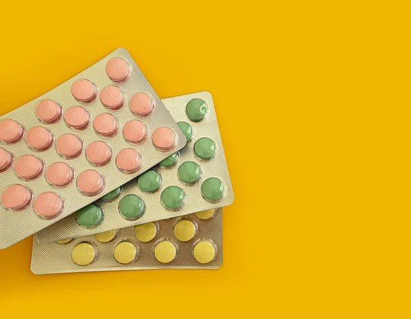Витамины Таблетки Цветном Фоне — стоковое фото