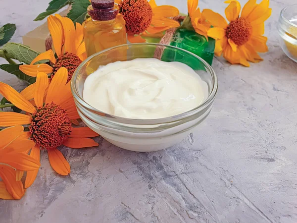 Oil Cosmetic Soap Calendula Flower Concrete Background — Stock Photo, Image