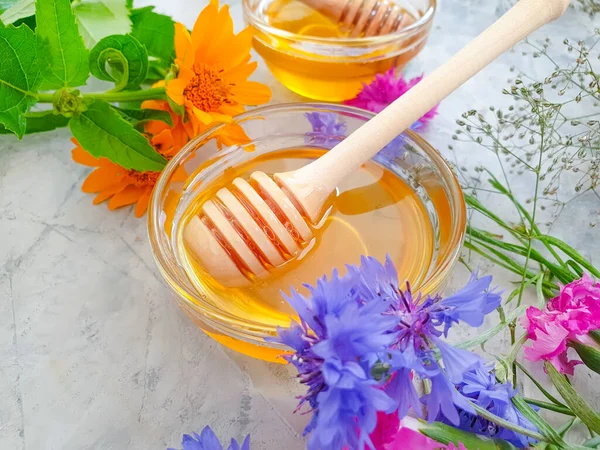 Färsk Honung Blomma Betong Bakgrund — Stockfoto