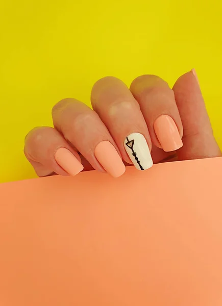 Kobieta Strony Piękny Manicure Kolorowe Tło — Zdjęcie stockowe